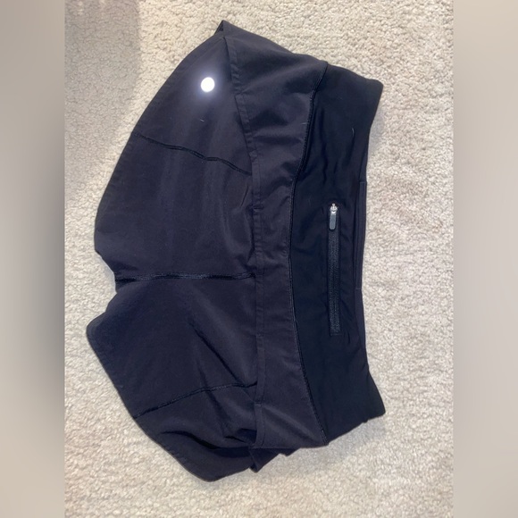 Black 2.5 Speed Up Lululemon Shorts - Picture 2 of 3
